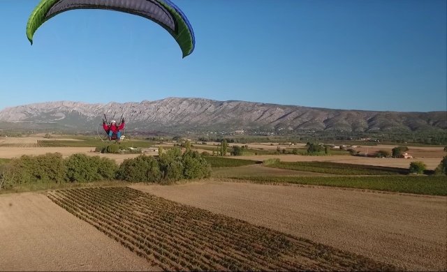Above the earth – a short film on powered paragliding